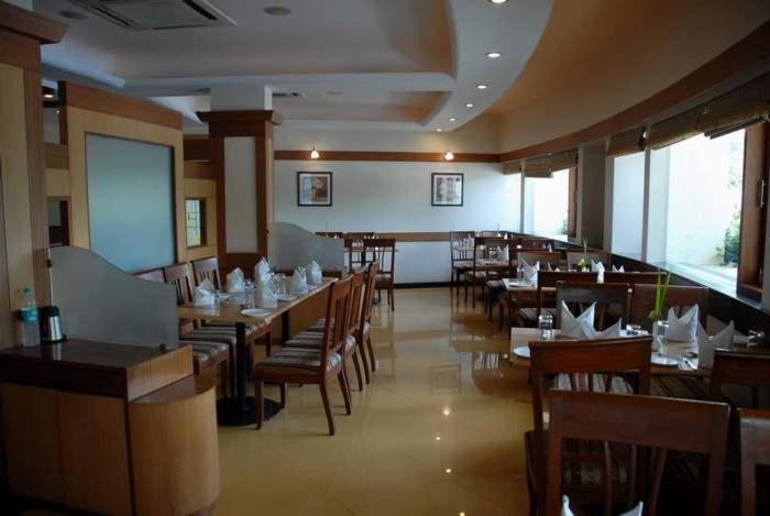 Sahil Sarovar Portico Lonavala Buitenkant foto