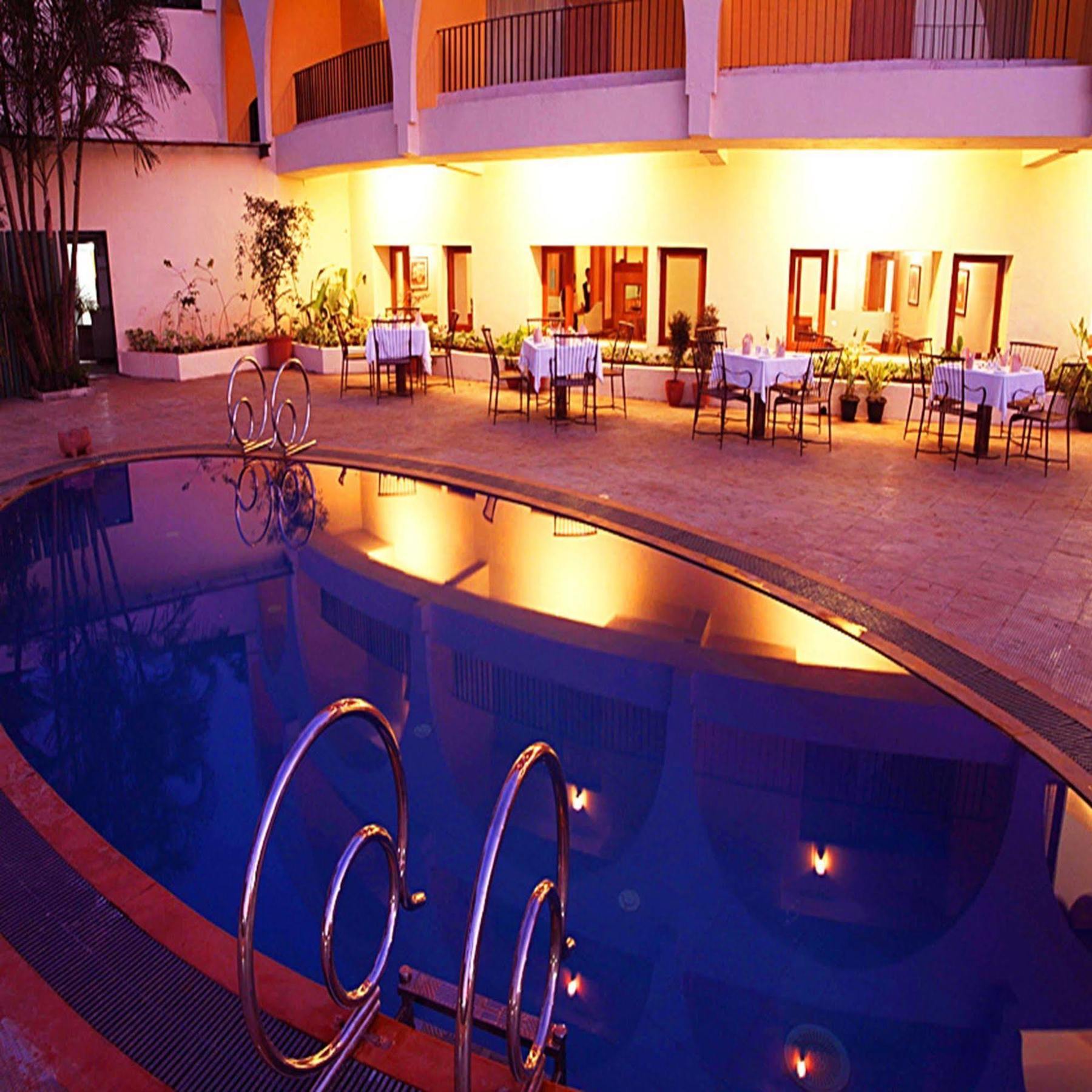 Sahil Sarovar Portico Lonavala Buitenkant foto