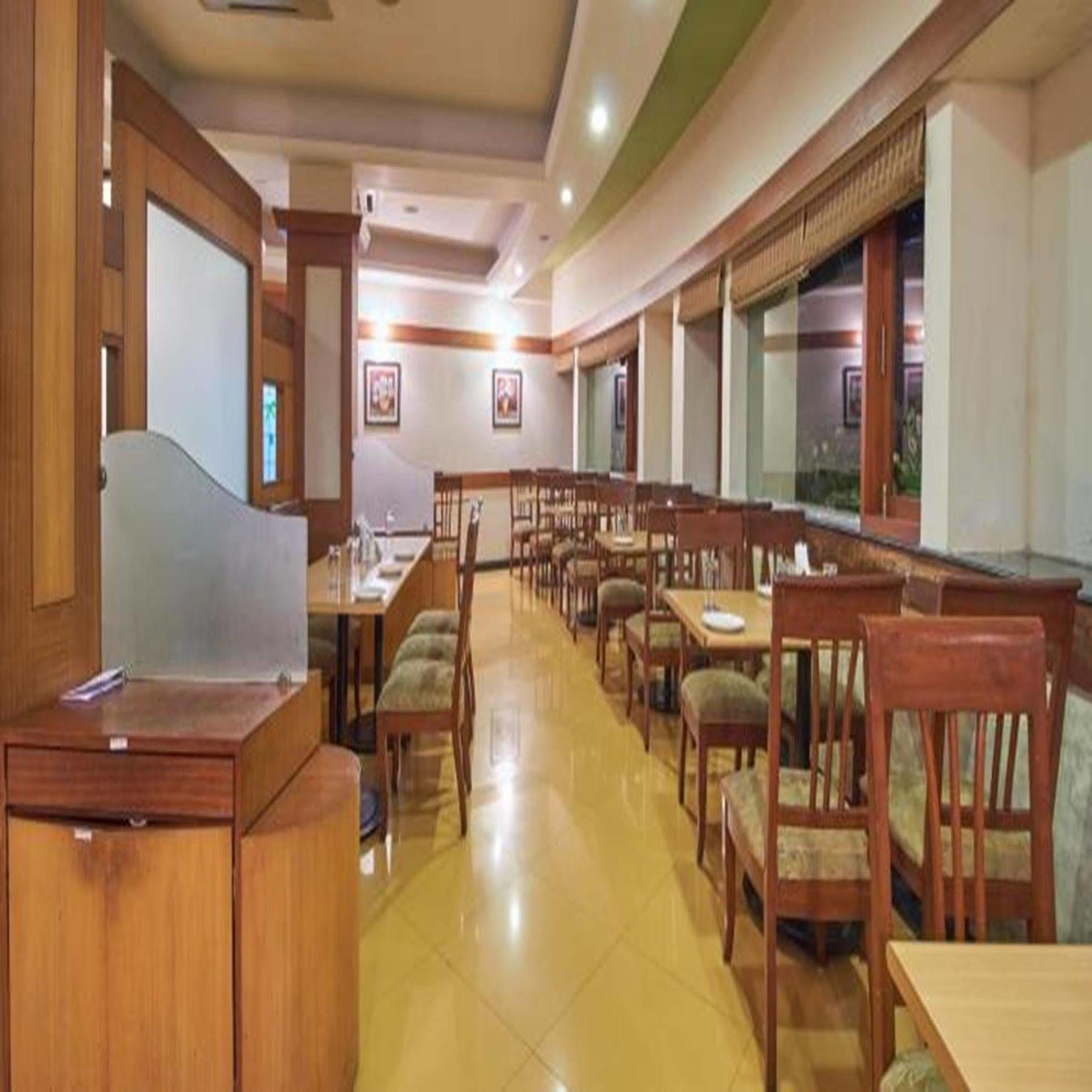 Sahil Sarovar Portico Lonavala Buitenkant foto