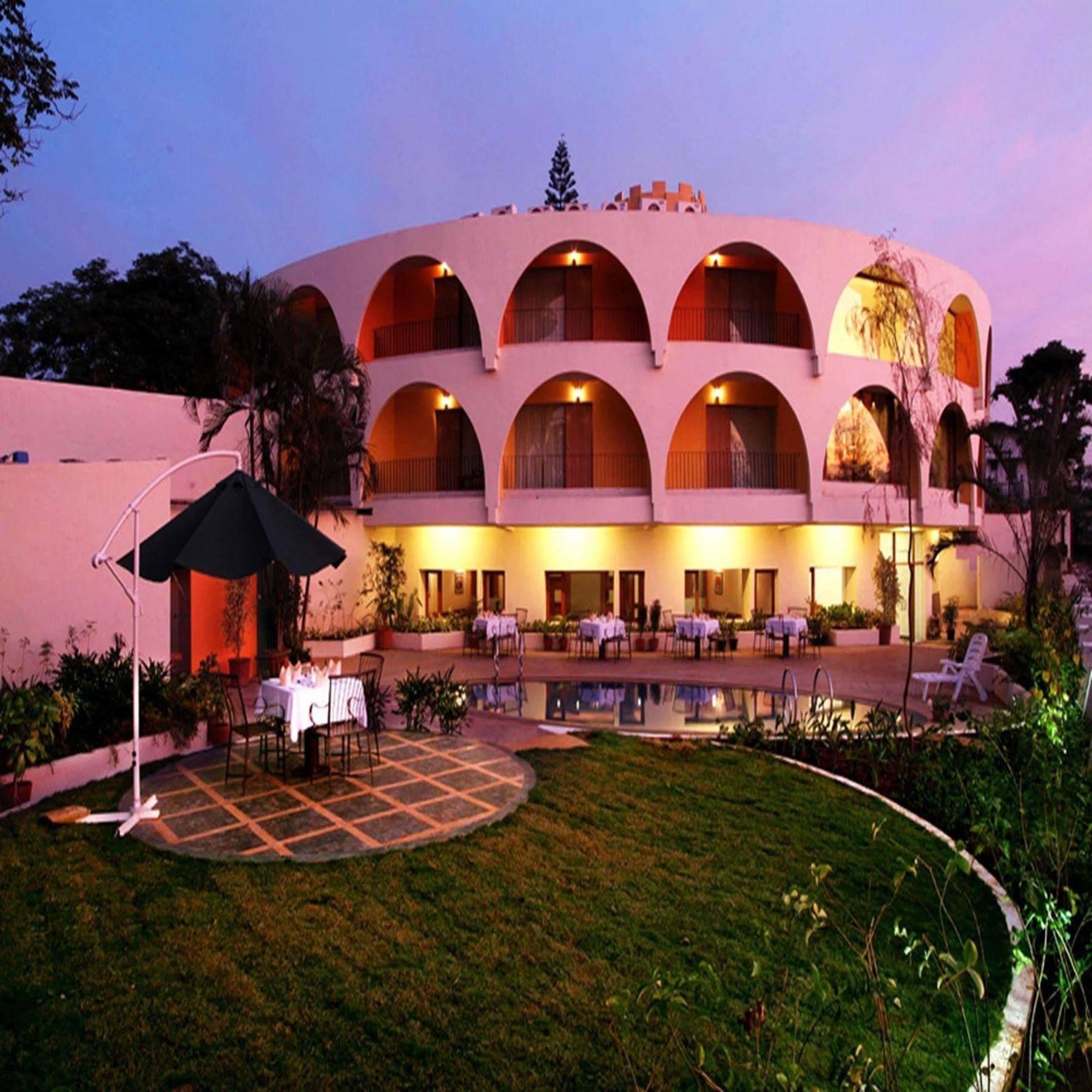 Sahil Sarovar Portico Lonavala Buitenkant foto