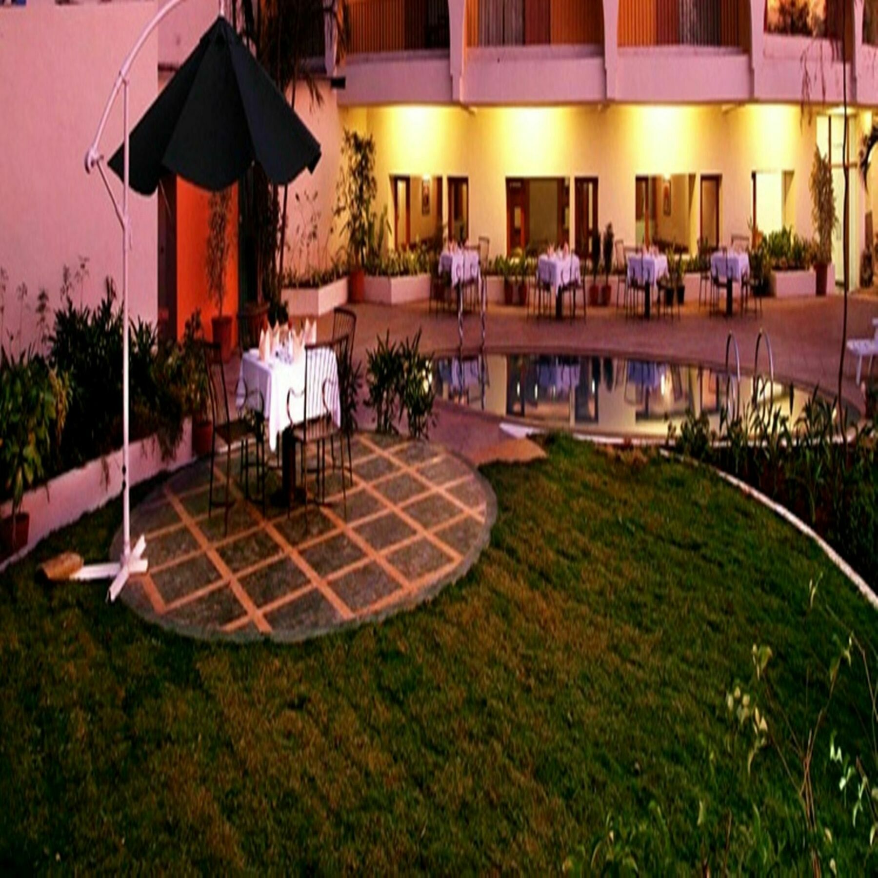 Sahil Sarovar Portico Lonavala Buitenkant foto
